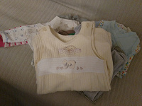 Отдается в дар одежда для новорожденных