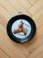 Отдается в дар Декоративная тарелка «Лошадь»