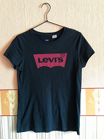 Отдается в дар Женская футболка Levi`s M