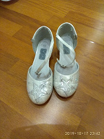 Отдается в дар Нарядные туфли для девочки