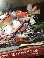 Отдается в дар Самолёты 3D декор для детской комнаты.
