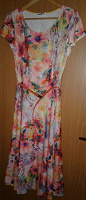 Отдается в дар Шикарное платье с цветами в идеальном состоянии.