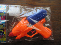 Отдается в дар детская игрушка — пластмассовый пистолет