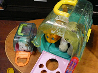 Отдается в дар Игрушечные переноски для животных и всякий игрушечный инструмент ветеринарноо врача