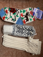 Отдается в дар Вязаное — носки, варежки, гетры