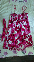 Отдается в дар Платье с розовыми цветами 50/52 р-ра