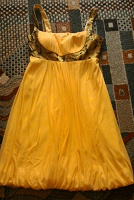 Отдается в дар яркое желтое платье