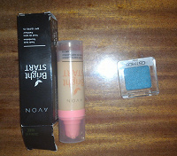 Отдается в дар Тени синие Катрис, тональный крем AVON