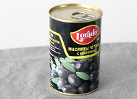 Отдается в дар Маслины черные с косточкой «Lorado»