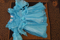 Отдается в дар Платье бирюзовое, с блёстками и розочками.