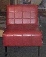 Отдается в дар 3 красных кресла из кожи молодого дермантина