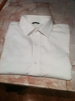 Отдается в дар Белая приталенная рубашка