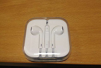 Отдается в дар Наушники Apple Earpods (оригинал, для IPhone 5) с дефектом