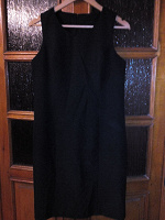 Отдается в дар Классическое чёрное платье 44р