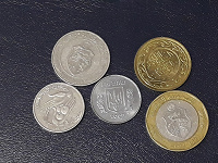 Отдается в дар Пятёрка иностранных монет