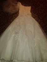 Отдается в дар Свадебное платье — костюм.