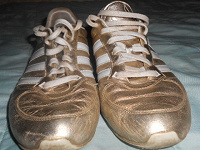 Отдается в дар золотые кроссовки adidas 41,5 размера