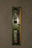 Отдается в дар Планка памяти 1гб, предположительно DDR2