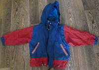 Отдается в дар Курточка на ребенка 3-4 года.
