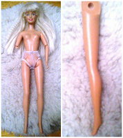 Отдается в дар Барби 1999 от Mattel под восстановление + нога (запчасть)