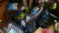 Отдается в дар пластиковые бутыли для воды