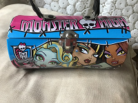 Отдается в дар Кружка и соквояж Monster High