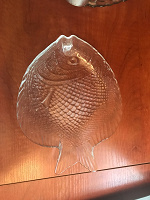 Отдается в дар блюдо стеклянное (рыба и лист)