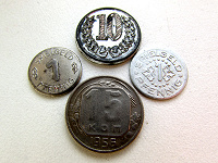 Отдается в дар Несколько сувенирных монет для коллекционеров