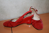 Отдается в дар Туфли красные с открытой пяткой (38 размер)