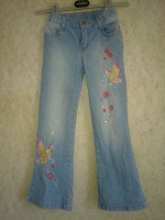 Отдается в дар Красивые джинсы для девочки.