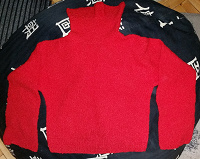 Отдается в дар Красный свитер