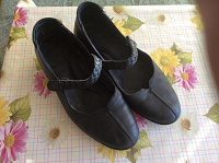 Отдается в дар Женские кожаные черные туфли 40 размер