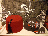 Отдается в дар Бандана пирата, феска турка и платок с черепами