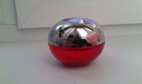 Отдается в дар T.в. DKNY red delicious