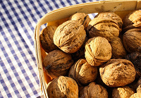 Отдается в дар Грецкие орехи — 3,5 кг в шкарлупе прошлогодние.