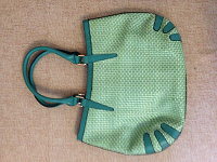 Отдается в дар Новая зелено-бежевая сумка летняя