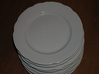Отдается в дар Посуда — тарелки белые Дулёво
