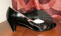 Отдается в дар Туфли женские чёрные, 39 размер.