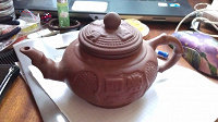 Отдается в дар Чайник гляняный (или я совсем глупая) китайский для заваривания