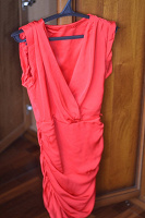 Отдается в дар красное платье брендовое 42-44