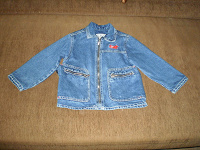 Отдается в дар Джинсовый пиджак на мальчика на 4-5 лет