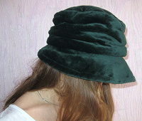 Отдается в дар Темно зеленая шляпа (Италия)