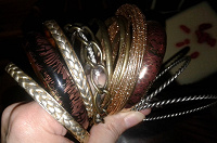 Отдается в дар Набор браслетов в индийском или цыганском стиле.