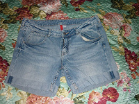 Отдается в дар женские джинсовые шорты 46-48