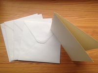 Отдается в дар 4 белых конверта и заготовка для открытки