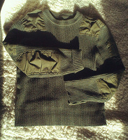Отдается в дар Армейский свитер. Маленькому мужчине или мальчишке-подростку.