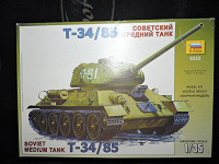 Отдается в дар Модель танка Т-34/85 (частично собранная)