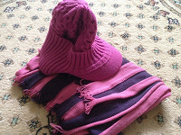 Отдается в дар Вязаные кепка и шарф