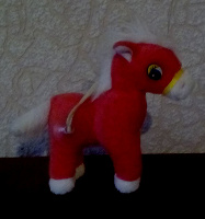 Отдается в дар Красная лошадь, Пентакисдодекаэдр и др.игрушки