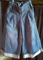 Отдается в дар Джинсы-юбка или широкие штаны на девочку 6-8 лет, 122 — 128